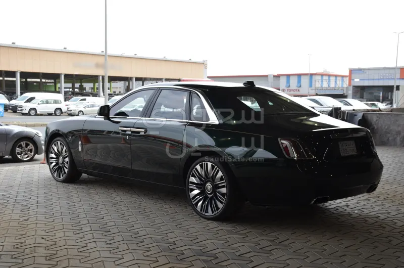 2025 رولز رويس قوست بلاك بادج