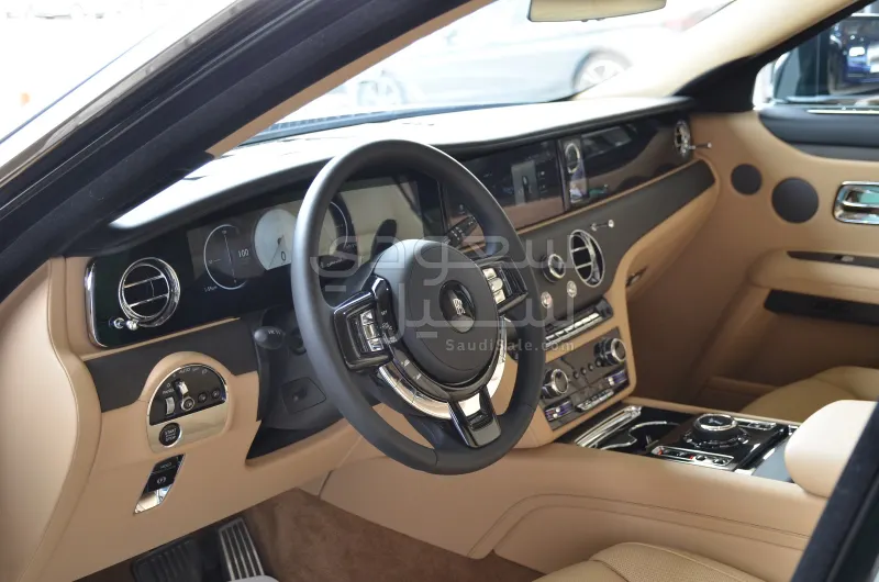 2025 رولز رويس قوست بلاك بادج