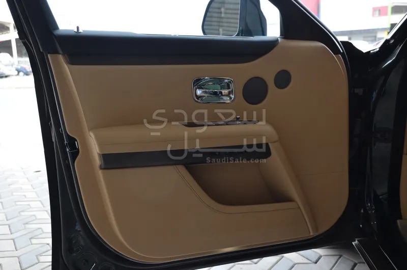 2025 رولز رويس قوست بلاك بادج