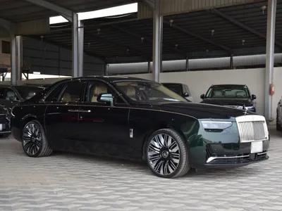 2025 رولز رويس قوست بلاك بادج