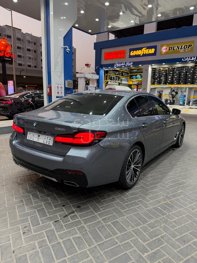 2021 بي ام دبليو الفئة الخامسة 520 أي