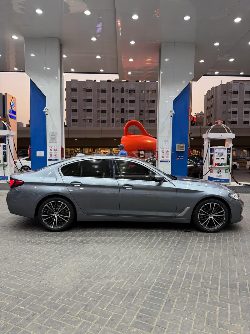 2021 بي ام دبليو الفئة الخامسة 520 أي