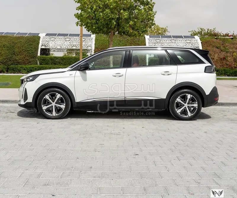 2022 بيجو 5008 جي تي لاين