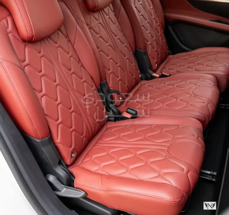 2022 بيجو 5008 جي تي لاين