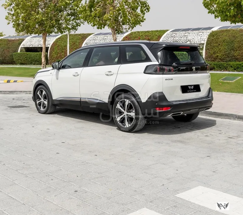 2022 بيجو 5008 جي تي لاين