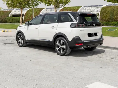 2022 بيجو 5008 جي تي لاين