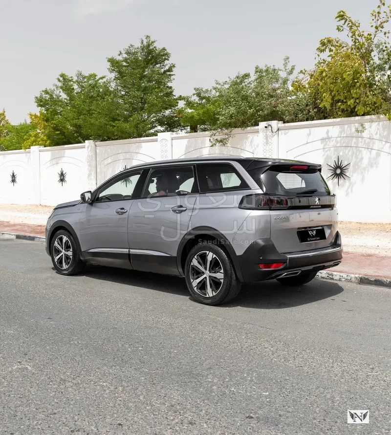 2023 بيجو 5008 جي تي لاين