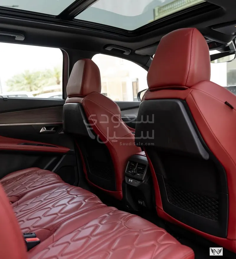 2023 بيجو 5008 جي تي لاين