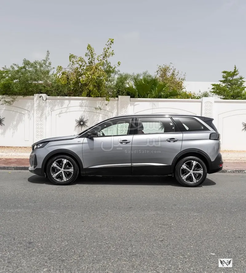 2023 بيجو 5008 جي تي لاين