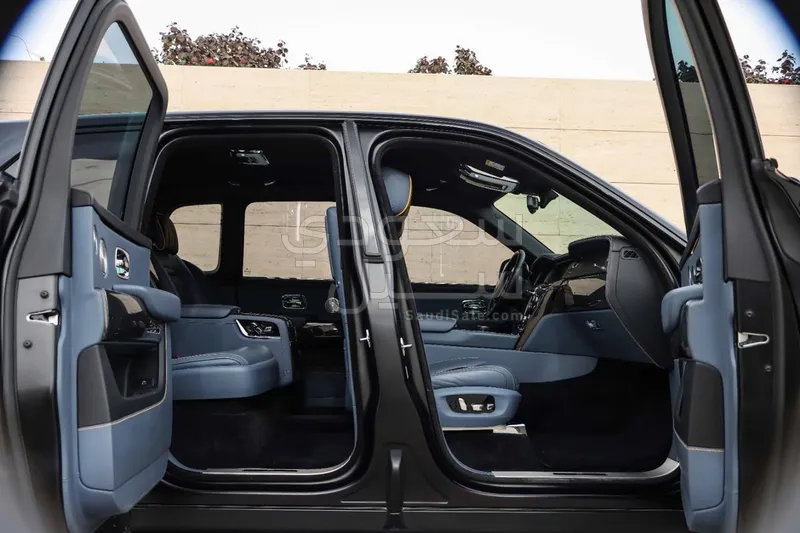 2024 رولز رويس كولينان بلاك بادج