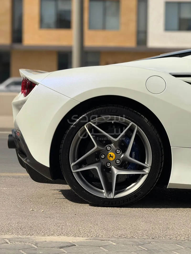 2021 فيراري اف 8 تريبوتو