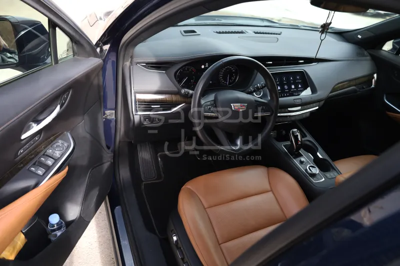 2021 كاديلاك اكس تي 4