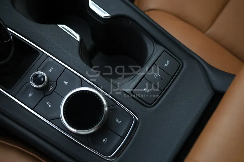 2021 كاديلاك اكس تي 4