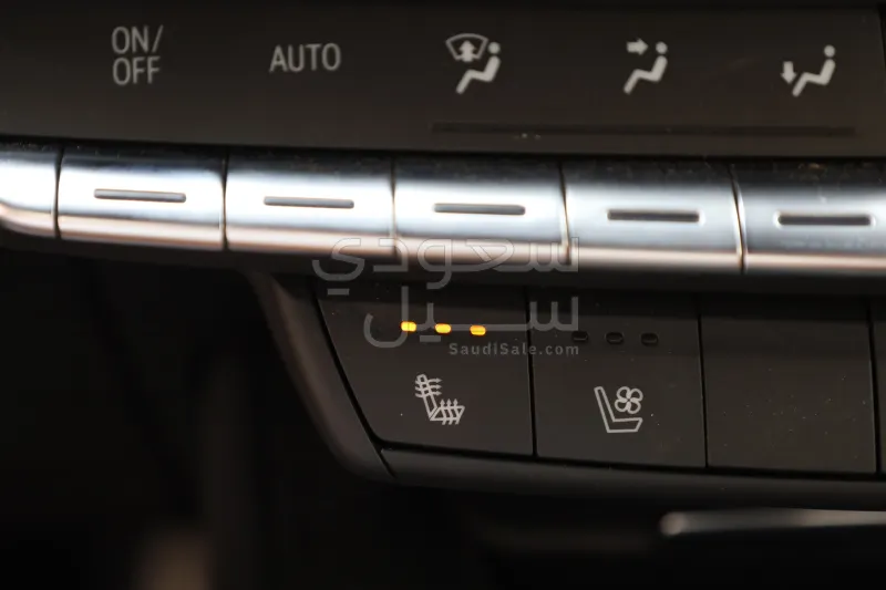 2021 كاديلاك اكس تي 4