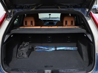 2021 كاديلاك اكس تي 4