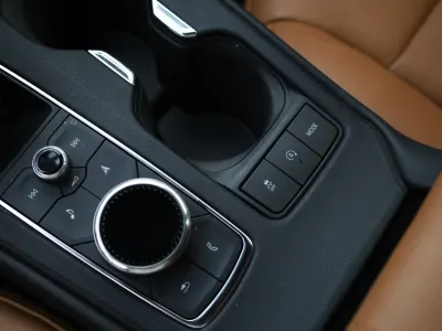 2021 كاديلاك اكس تي 4