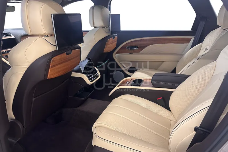 2025 بنتلي بنتايجا إي دابليو بي