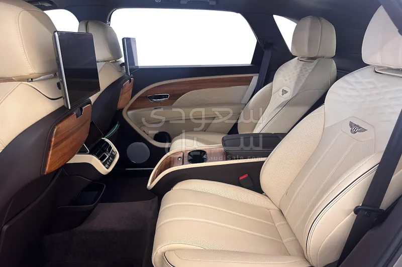 2025 بنتلي بنتايجا إي دابليو بي