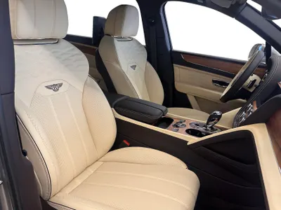 2025 بنتلي بنتايجا إي دابليو بي