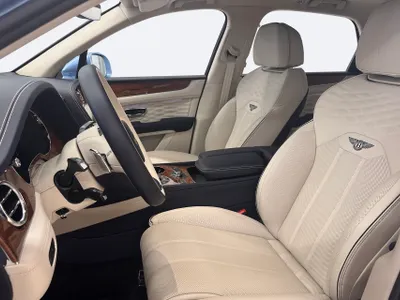 2025 بنتلي بنتايجا