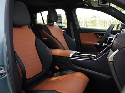 2026 مرسيدس - بنز جي إل سي 200 اي ام جي