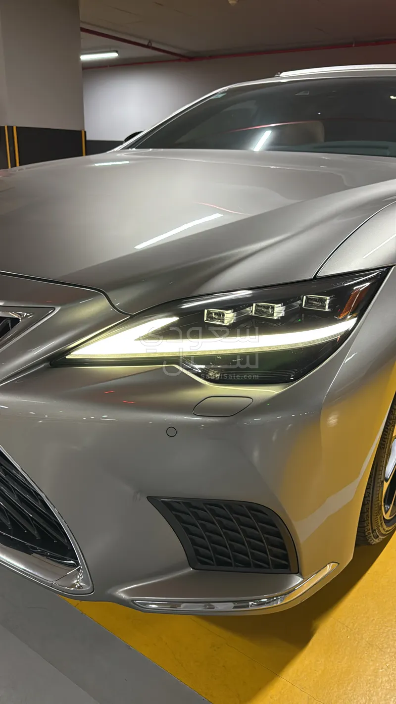 2022 لكزس إل إس 350