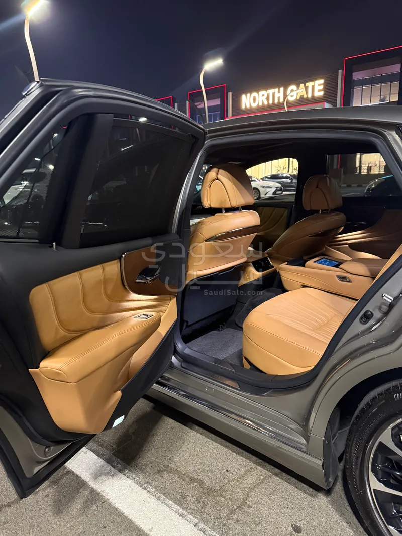 2022 لكزس إل إس 350