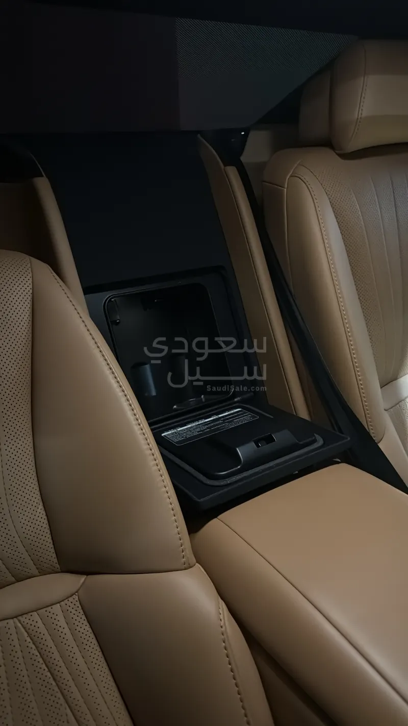 2022 لكزس إل إس 350