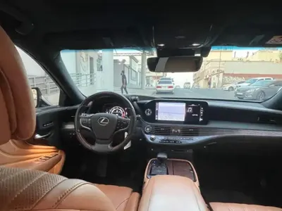 2022 لكزس إل إس 350