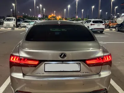 2022 لكزس إل إس 350