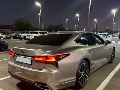 2022 لكزس إل إس 350