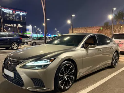 2022 لكزس إل إس 350