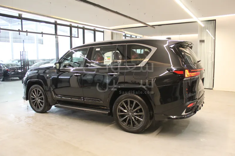 2026 لكزس إل إكس 600 إف