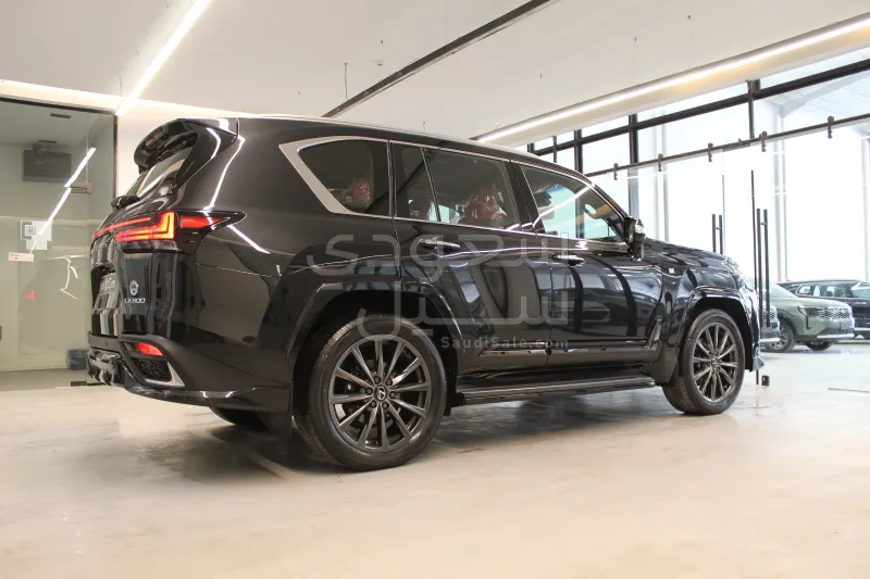 2026 لكزس إل إكس 600 إف