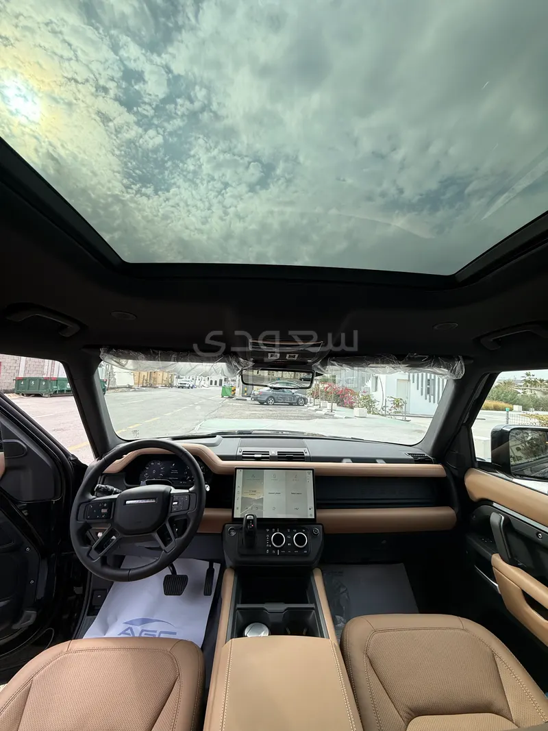 2026 لاند روفر ديفيندر اكس 110