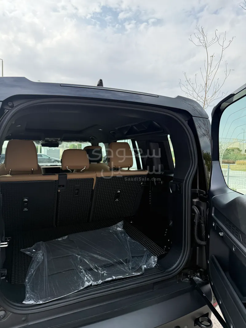 2026 لاند روفر ديفيندر اكس 110