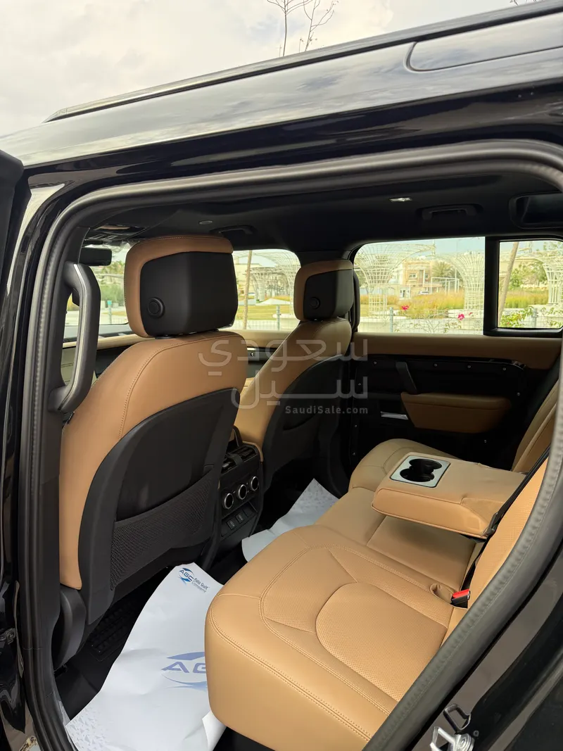 2026 لاند روفر ديفيندر اكس 110