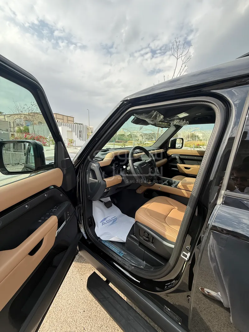 2026 لاند روفر ديفيندر اكس 110