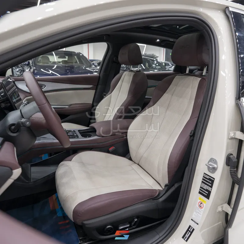 2025 بي واي دي سيل