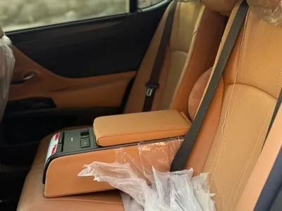 2023 لكزس إي إس 350