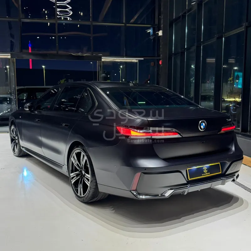 2024 بي ام دبليو الفئة السابعة 735أي