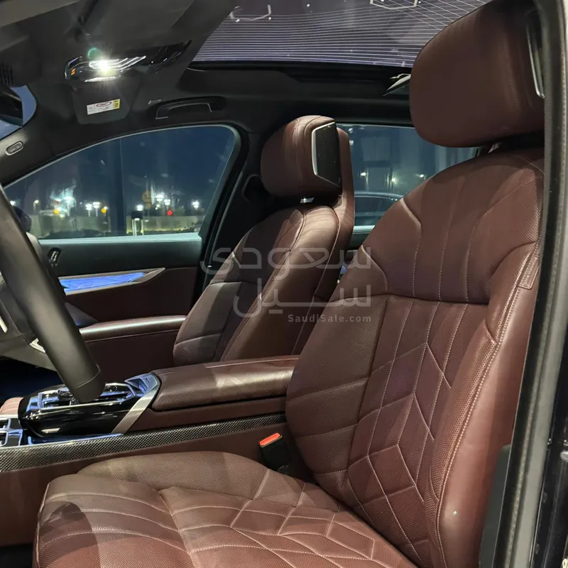 2024 بي ام دبليو الفئة السابعة 735أي