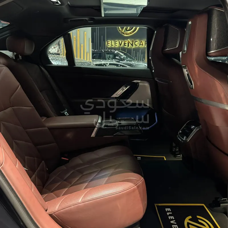 2024 بي ام دبليو الفئة السابعة 735أي