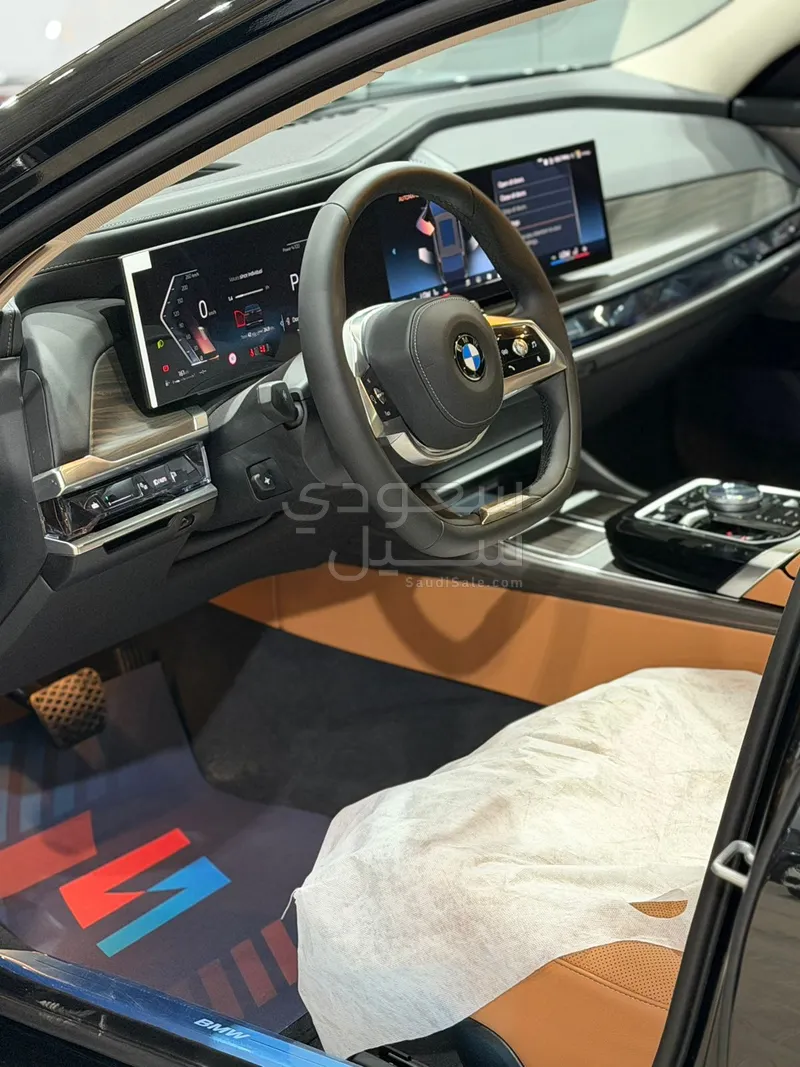 2026 بي ام دبليو الفئة السابعة 735أي