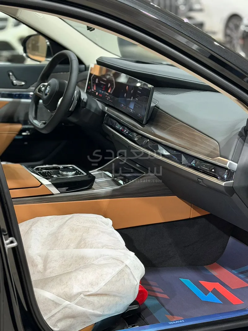 2026 بي ام دبليو الفئة السابعة 735أي