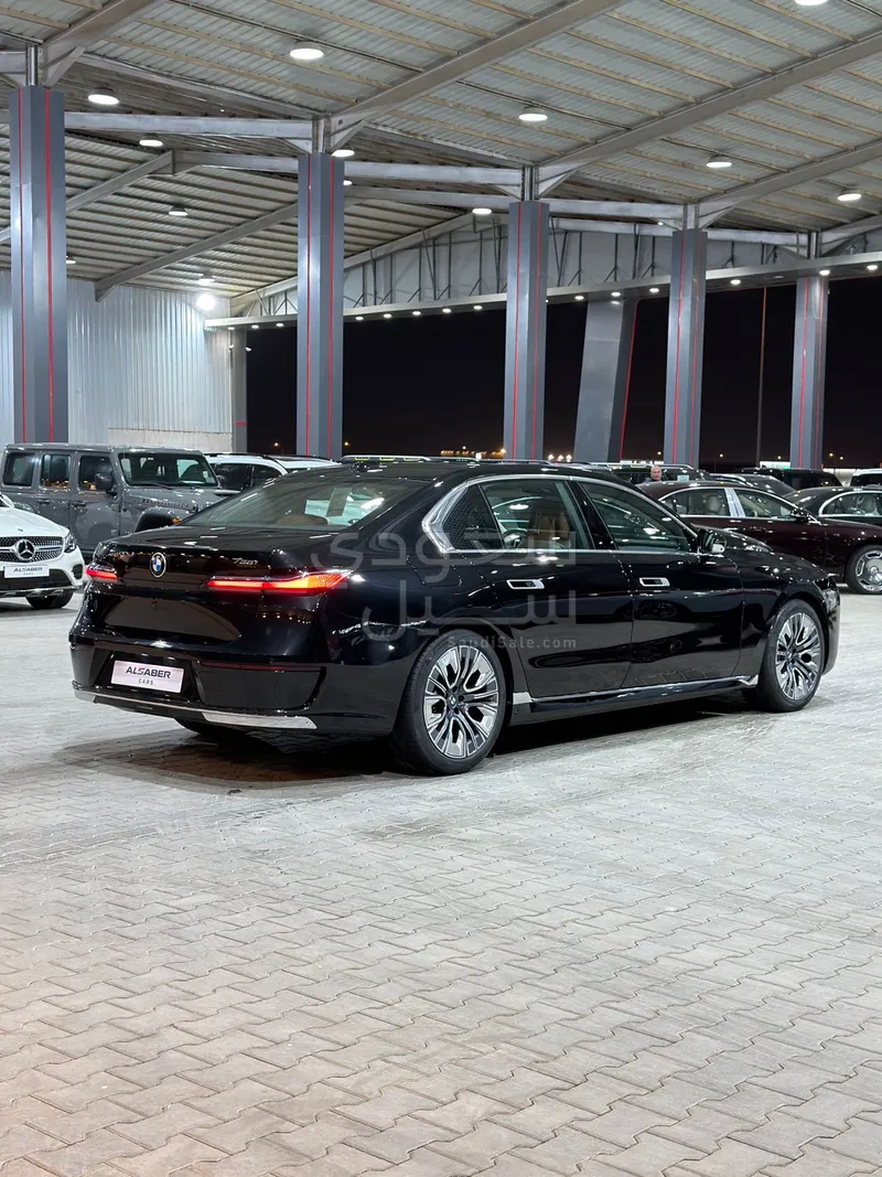 2026 بي ام دبليو الفئة السابعة 735أي