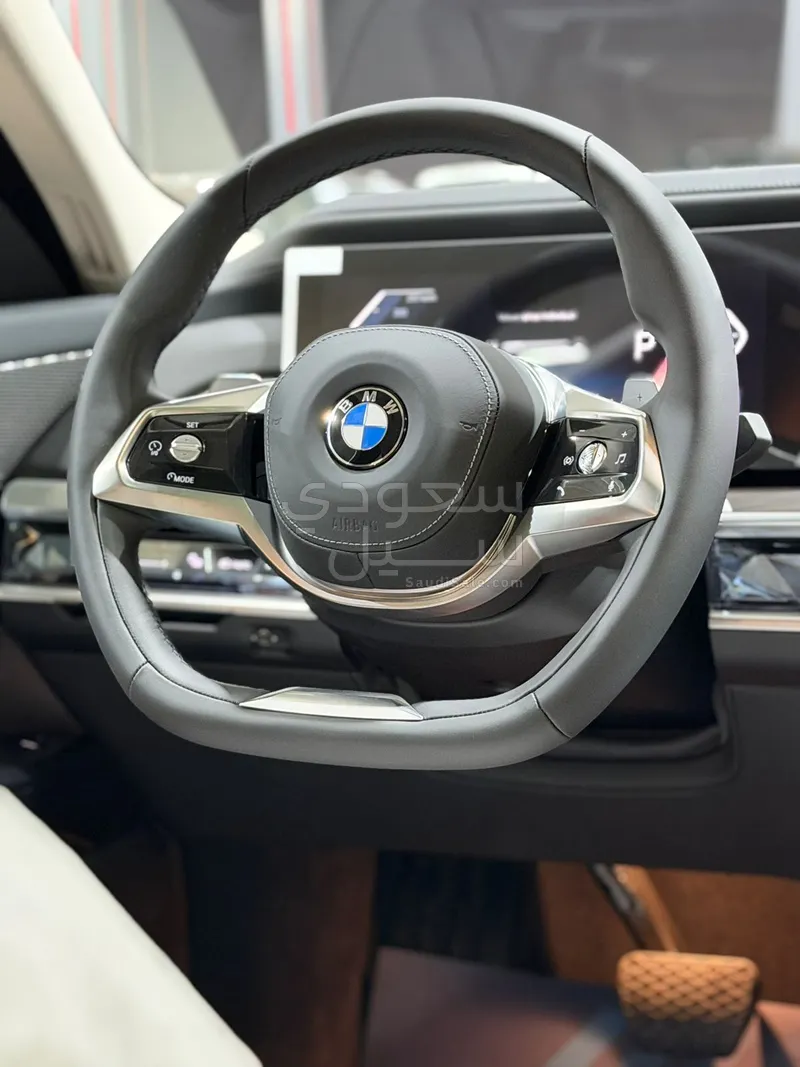 2026 بي ام دبليو الفئة السابعة 735أي