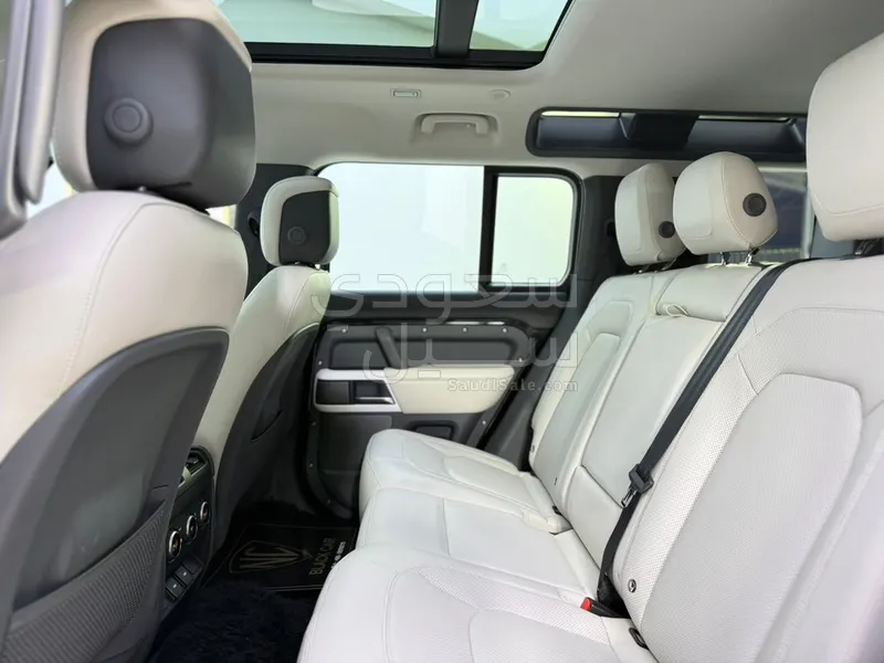 2024 لاند روفر ديفيندر اس اي