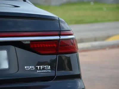 2021 اودي اي 8 ال 55تي اف اس أي