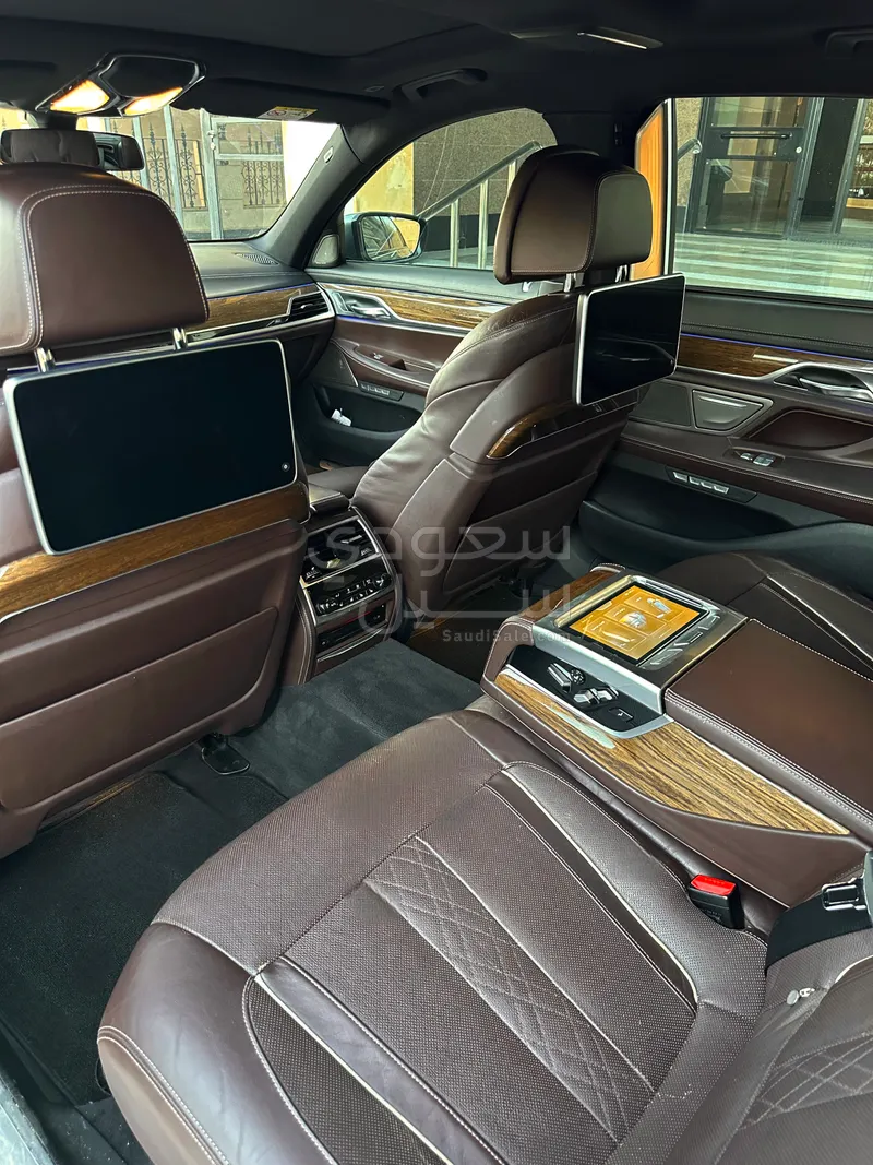 2016 بي ام دبليو الفئة السابعة 740 إل أي